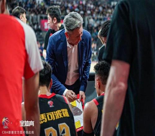 女子险些轻,生得救,消防员三个,宝盈,宝盈APP,宝盈官方,宝盈官网,宝盈入口,宝盈登录,宝盈链接