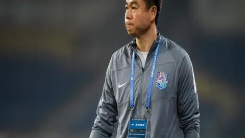 詹姆斯狂扫42分17篮板8助攻，库里献出37分，助队夺四冠佳绩